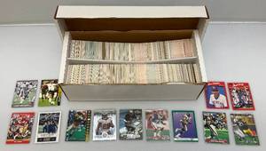 lot 42 image: Misc. Unsorted Baseball Cards