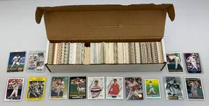 lot 45 image: Misc. Unsorted Baseball Cards