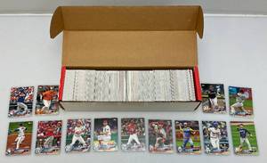 lot 46 image: Misc. Unsorted Baseball Cards