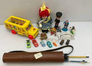 lot 58 image: Misc. Vintage Toys Including Arrows And Quiver And More
