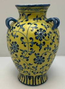 lot 90 image: Vintage Chinese Yellow Glaze BlueWhite Porcelain Flower Vase 12