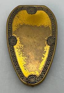lot 95 image: RARE FIND Antique 1917 Patent Date Art Deco Woodworth Karess Powder And Rouge Compact Gold Tone Metal