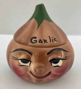 lot 102 image: 1950s Garlic Dish Made By Deforest Of California 5 12 Tall