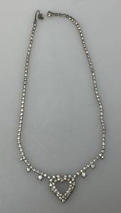 lot 127 image: Exquisite Rhinestone Heart Necklace 15