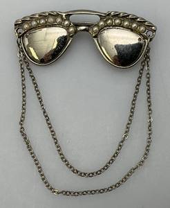 lot 131 image: Vintage Sunglasses Brooch