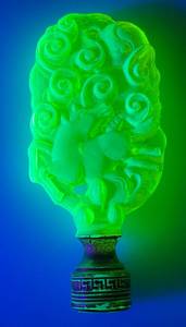 lot 139 image: Est. 75.00 - $125.00 Antique RARE Sea Biscuit With Roses (Kentucky Derby) Uranium Lamp Finial