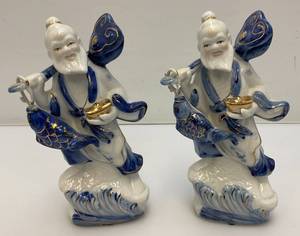 lot 201 image: Vintage Porcelain Chinese Fisherman Figurines Blue And White With Gold Accents 7