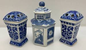 lot 213 image: Misc. Chinese Blue And White Items