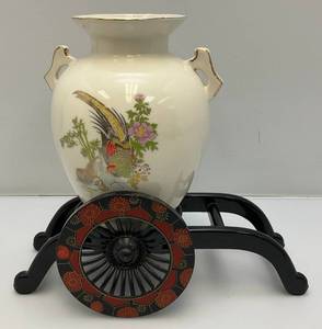 lot 218 image: Vintage Chinese Vase On Chart 11 12 Tall By 13 W