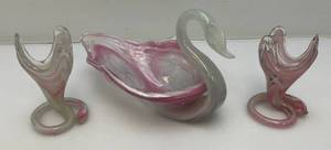 lot 221 image: Vintage Morano Style Glass Items