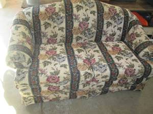 lot 561 image: Beautiful Upholstered floral print ...