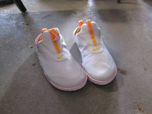 lot 587 image: Mens 11.5 Nike Zoom Pulse shoes wi...