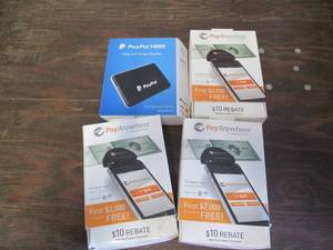 lot 640 image: PayPal chip n swipe reader plus oth...