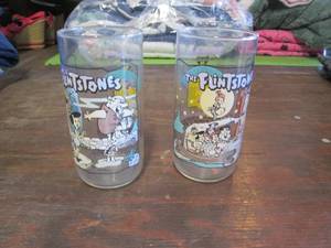 lot 645 image: Vintage Flintstones and Hardees ad...