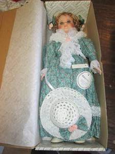 lot 811 image: Vintage Alberon Porcelain Doll...