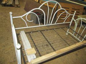 lot 511 image: Tubular Off-White Metal daybed fram...