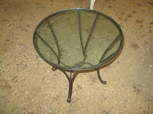 lot 519 image: Metal framed Rustic style end table...