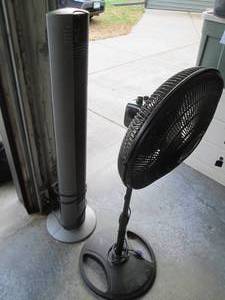 lot 527 image: Tower and pedestal style oscillatin...