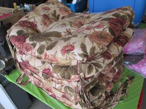 lot 538 image: Matching set of 6 floral print tie-...