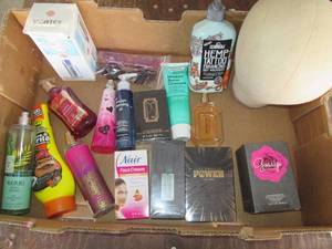 lot 547 image: Womens body sprays, lotions, perfu...