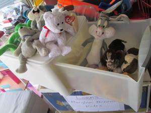 lot 774 image: Starlite storage drawer full of ass...