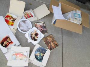 lot 775 image: Large lot of Marilyn Monroe ceramic...