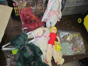 lot 778 image: Collapsible Rolling cube organizer ...