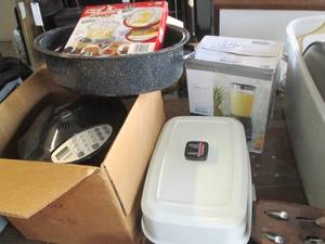 lot 785 image: New 6-speed blender, roaster pan, e...