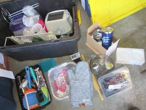 lot 791 image: Disposable bakeware, silverware cup...