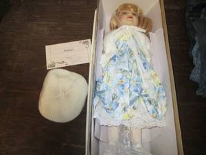 lot 806 image: Vintage Beth Ilyssa Doll Signature ...