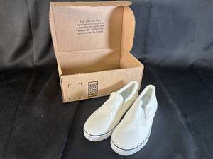 lot 4 image: White Slip-On Shoes Size 9.544