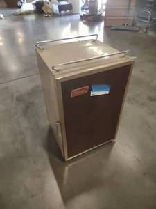 lot 212 image: Vintage Coleman upright Cooler