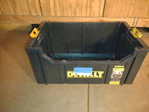 lot 83 image: Dewalt Pack out basket