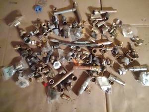 lot 94 image: Miscellaneous Brass and Copper fittings