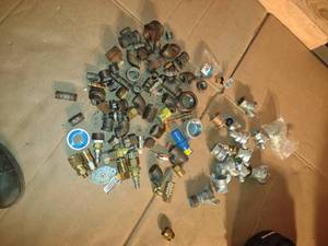 lot 95 image: Miscellaneous Brass and Metal fittings