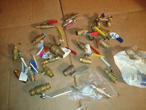 lot 96 image: Miscellaneous Brass Valves