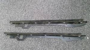 lot 31 image: John Deere Mulch kit parts