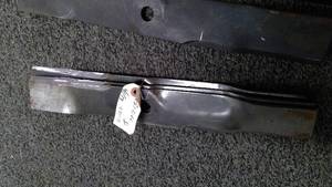 lot 33 image: John Deere mower blades