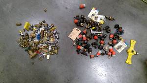 lot 175 image: Miscellaneous brass fittings and Hose connector fittings