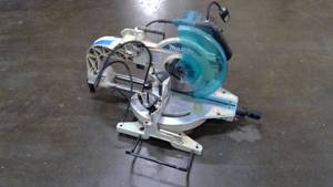 lot 182 image: Makita Miter saw