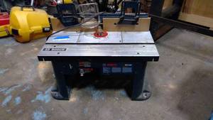 lot 187 image: Bosch Router table