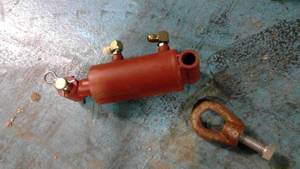 lot 235 image: Hydrolic cylinder, eye bolt
