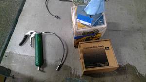 lot 29 image: John Deere Grease gun and Paper towels