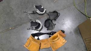 lot 273 image: Knee pads, tool belt