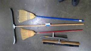 lot 279 image: Yard tools