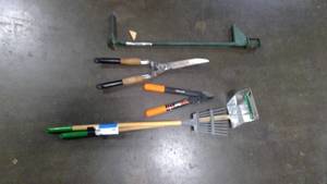 lot 280 image: Yard tools