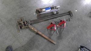 lot 290 image: Jack Stands and Jacks