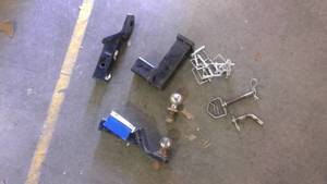 lot 306 image: Trailer hitches, receivers, pins