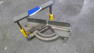 lot 333 image: Mite saw box