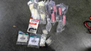 lot 370 image: Zip ties 3M cold shrink zip tie mounts
